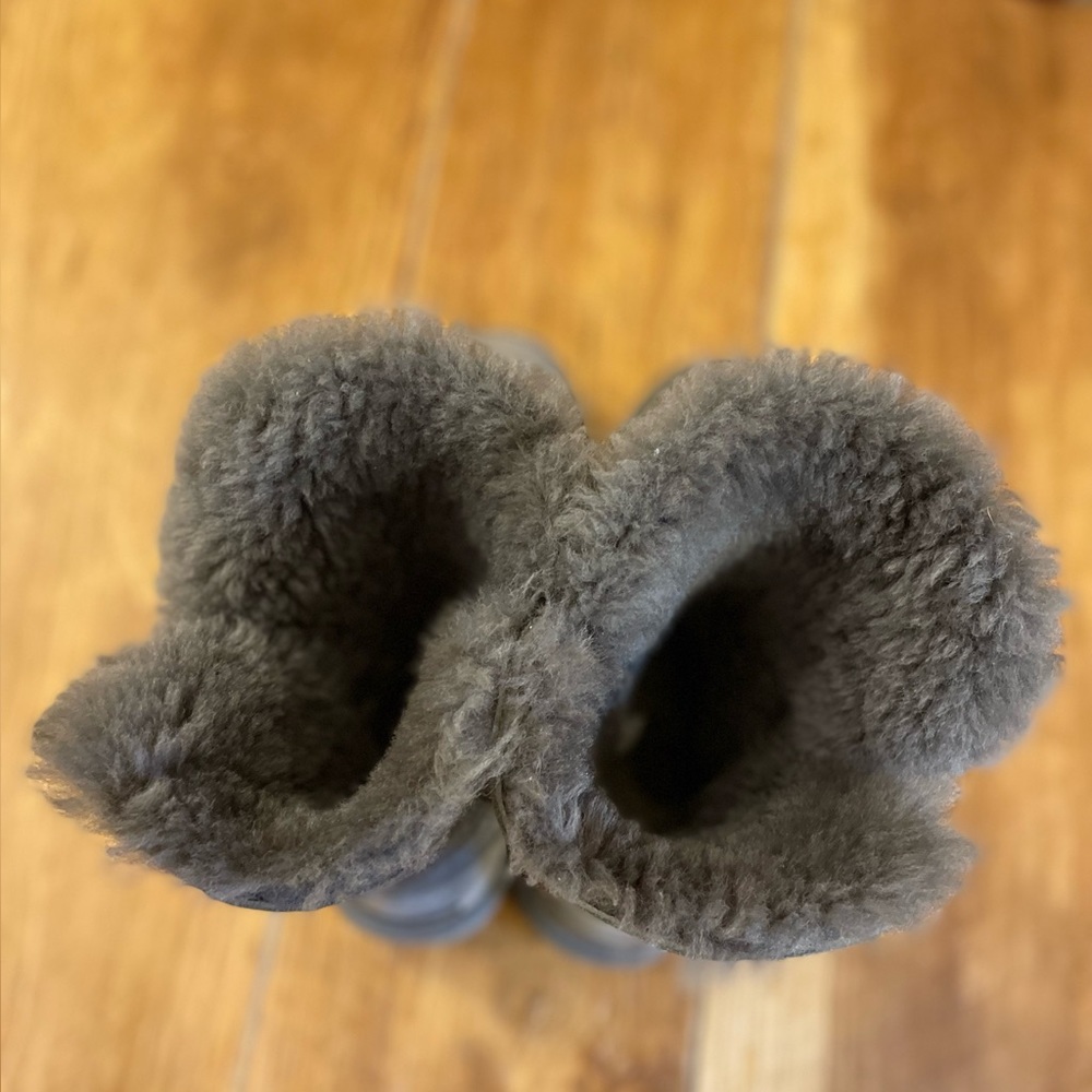 Bailey Button grey authentic uggs - Picture 4 of 7